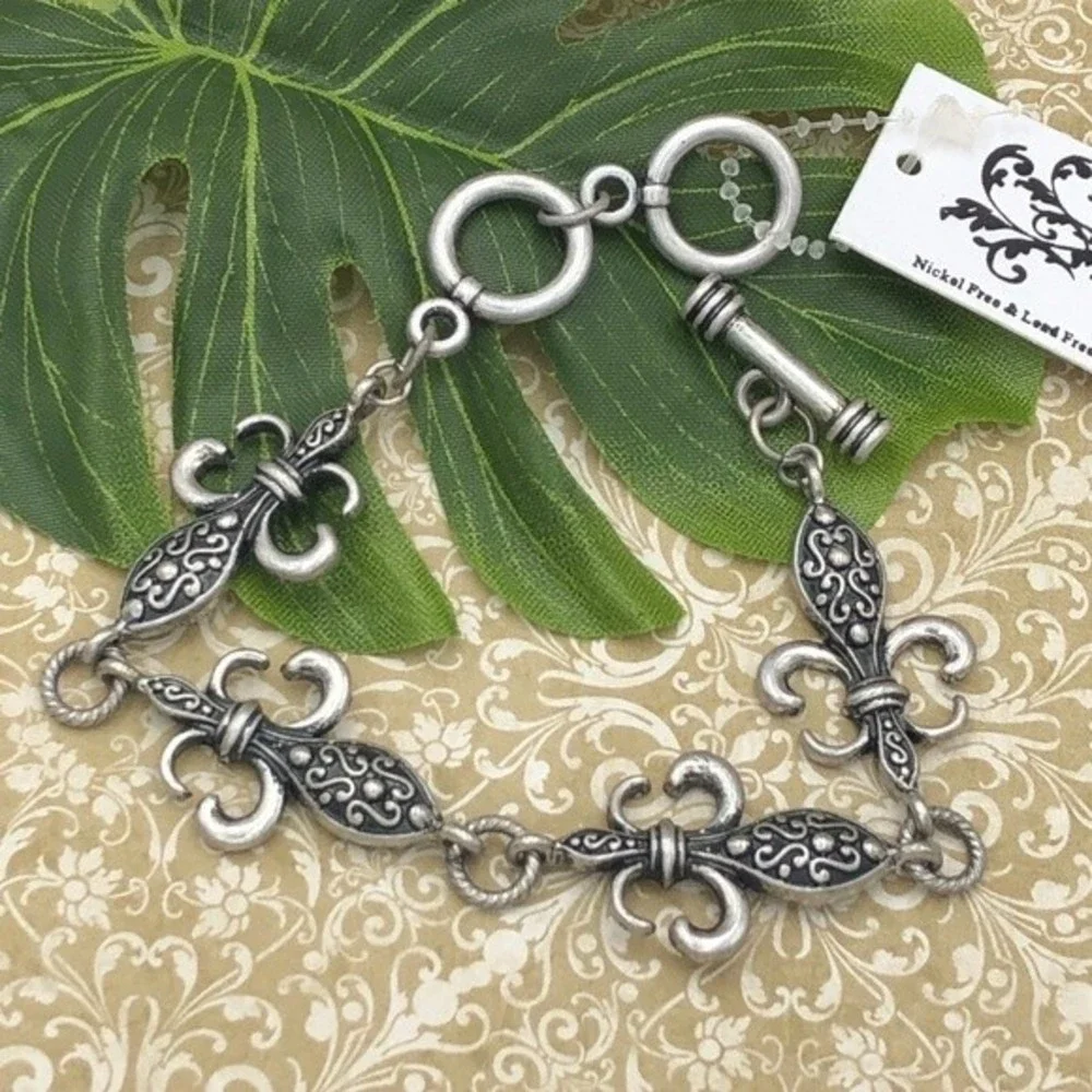 🌼Fleur De Lis Swirl Silver Toggle Bracelet